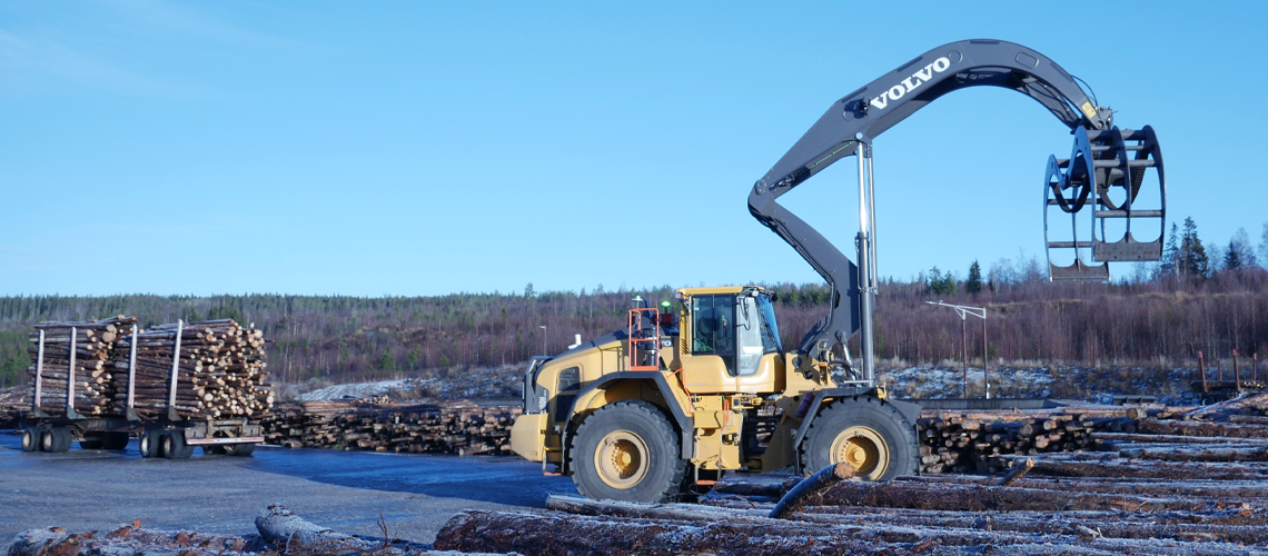 Världens första fjärrstyrda virkeslastare har haft premiär